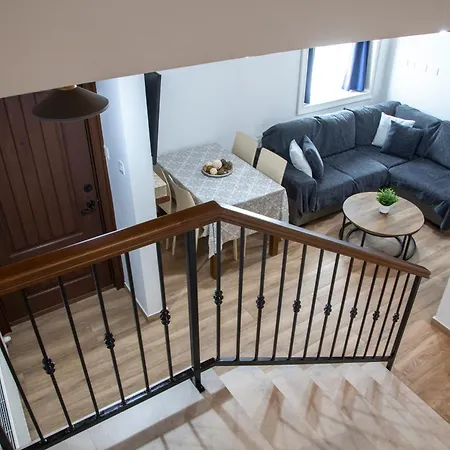 Semesterbostad Archontiko Adamou *