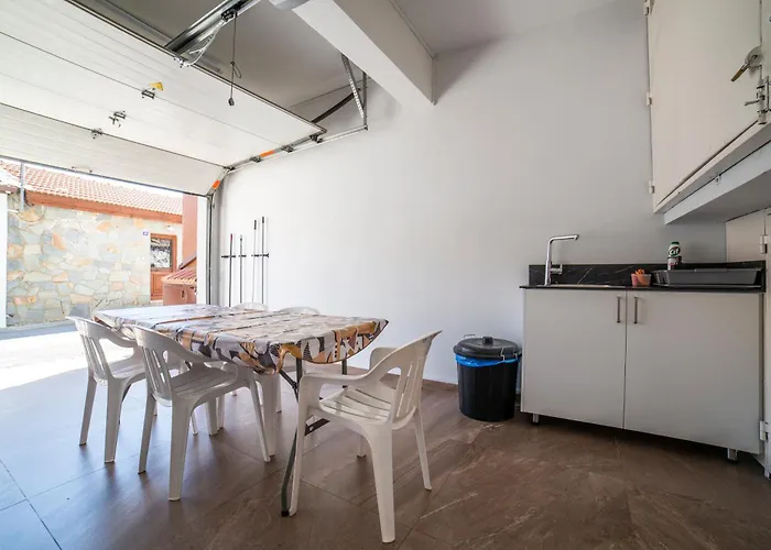 Archontiko Adamou בית נופש קיפרונדה